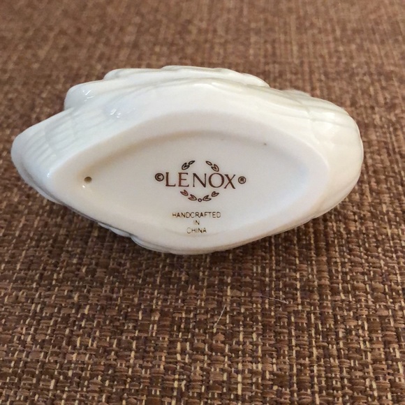 Lenox Swan with 24 Karat Gold Accents - Picture 7 of 7